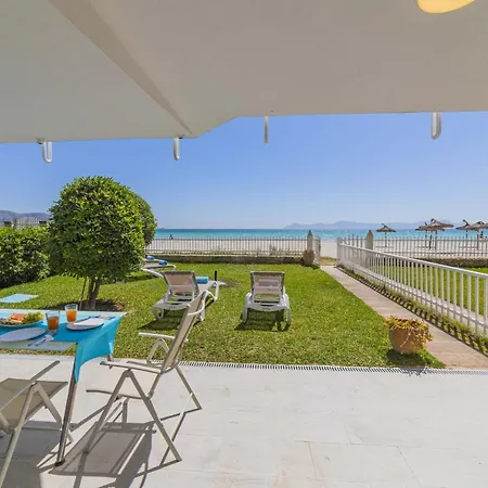 Beachfront Sonrisas Apartment